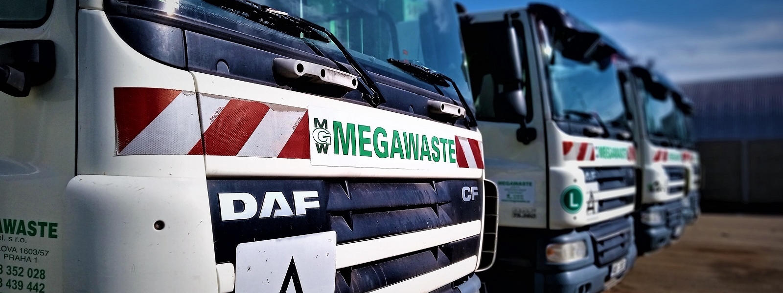 Vozidlo Scania s hákovým nosičem kontejnerů
